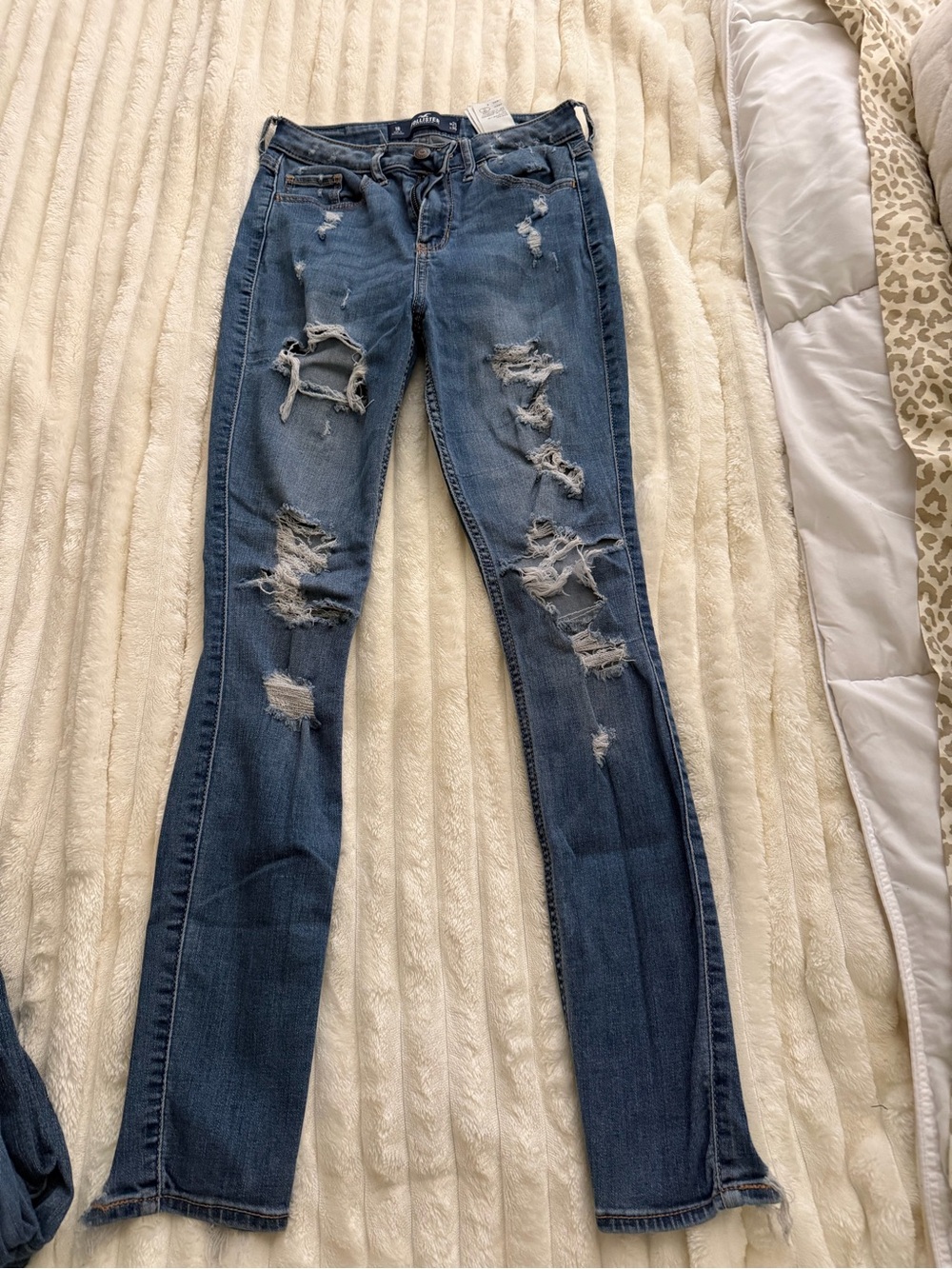 Hollister ripped curvy skinny jeans